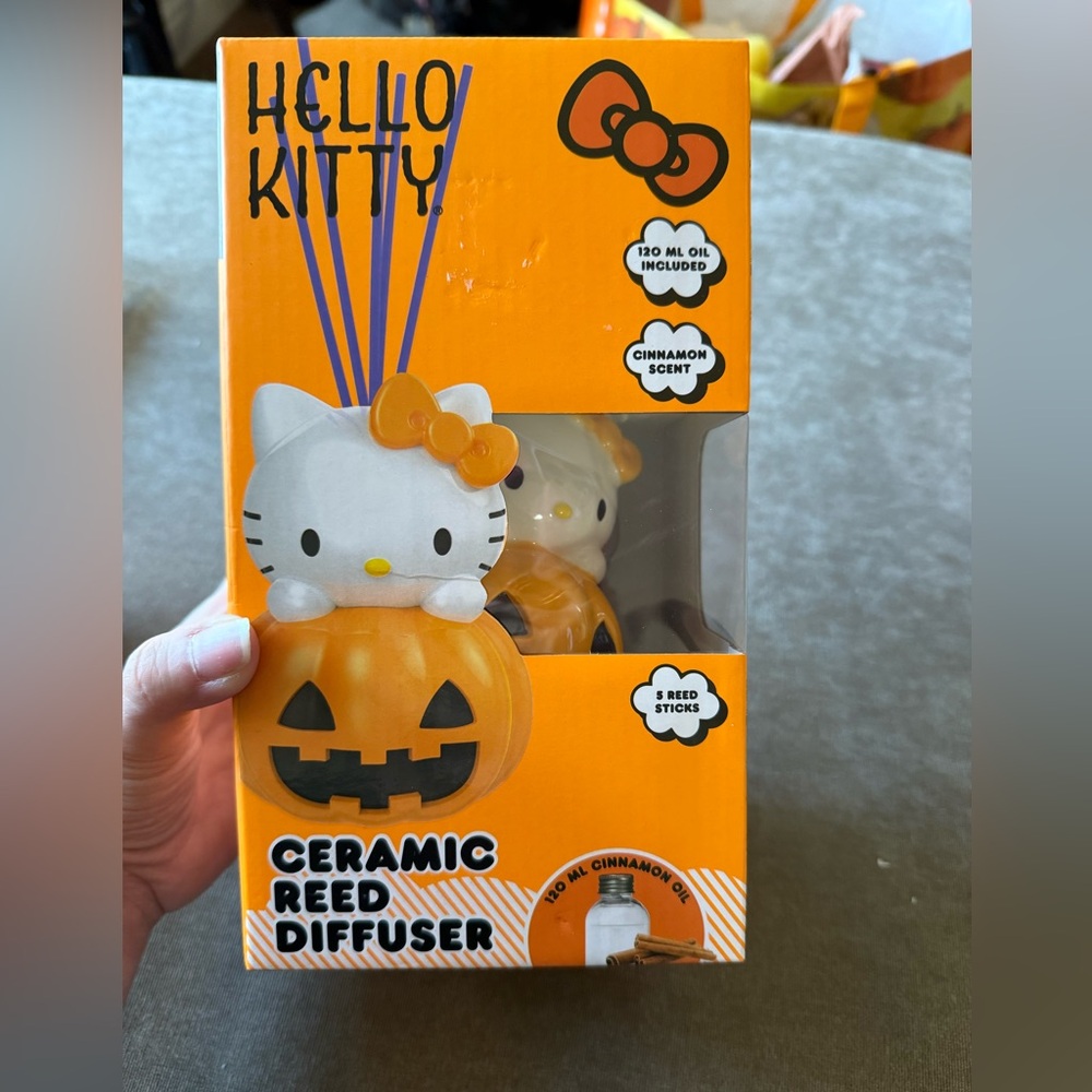 NEW! HELLO KITTY HALLOWEEN~Ceramic Reed Diffuser~Cinnamon Scent~ 2024